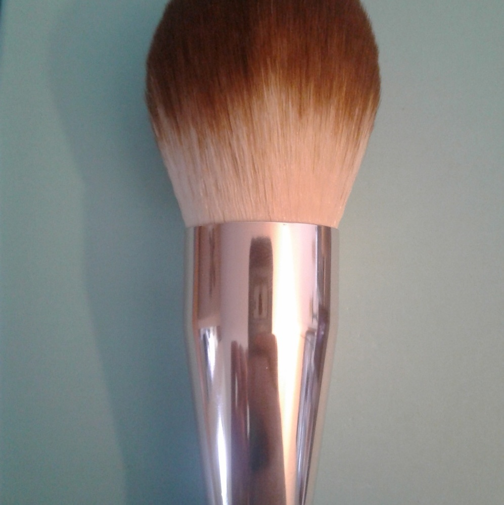 BRAND NEW LA MER POWDER BRUSH